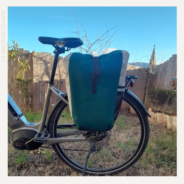 Lisette, une sacoche pour se balader à vélo, idéale pour les enfants / la paire - vert - écru