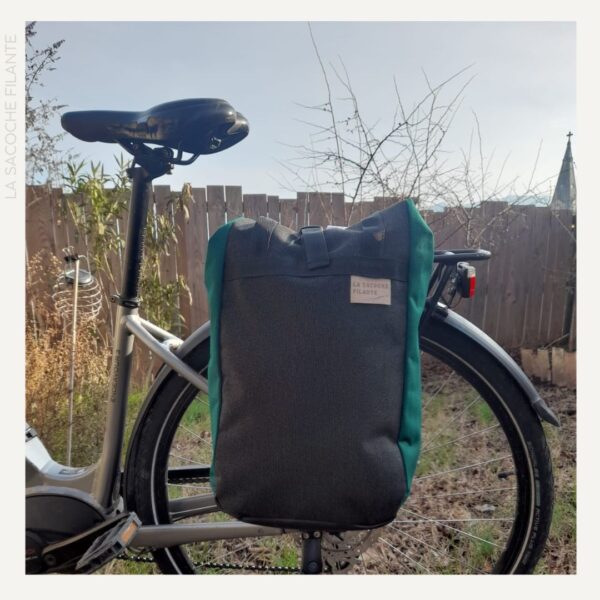 Suzanne, une sacoche vélotaf convertible en sac à main - Anthracite / Vert